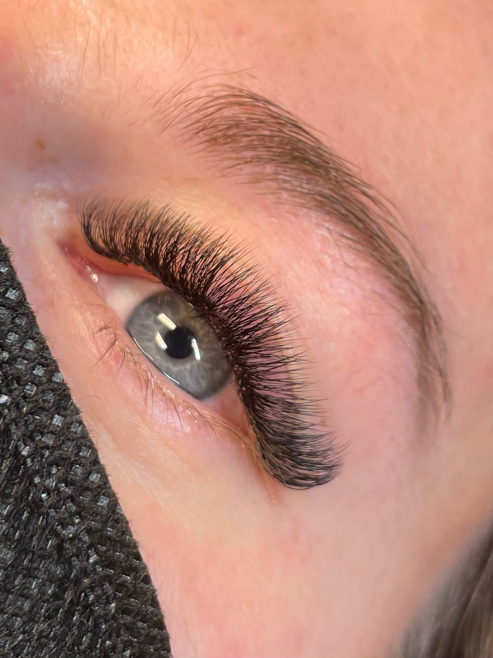 Light Volume Wimpernverlängerung 2-4D – natürlicher Look bei Bellalashes Stuhr