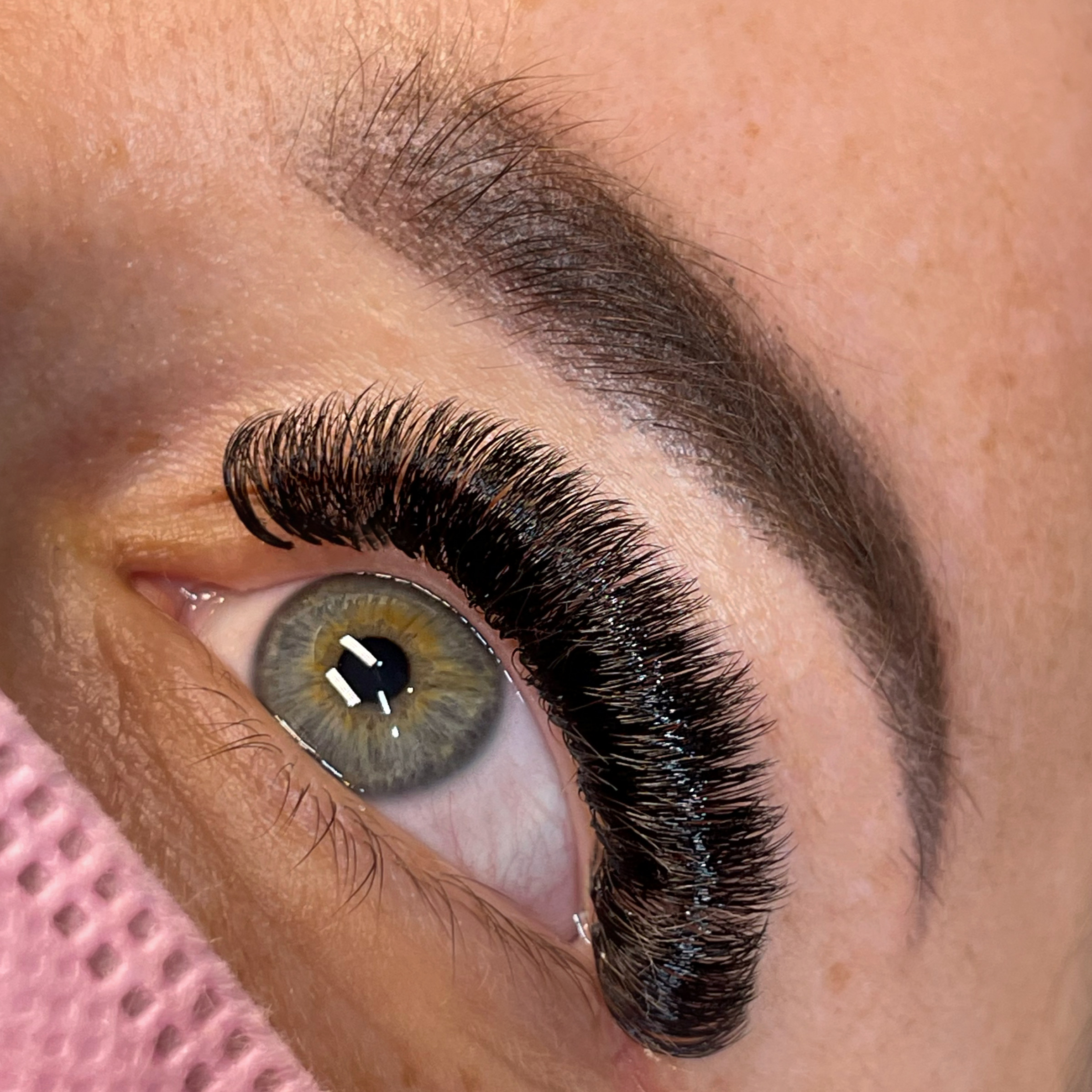 Mega Volume Wimpernverlängerung 10-25D – maximales Volumen bei Bellalashes Stuhr